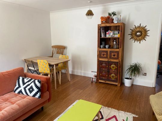 3 Bed Maisonette, Morland Estate, E8 - Photo 1