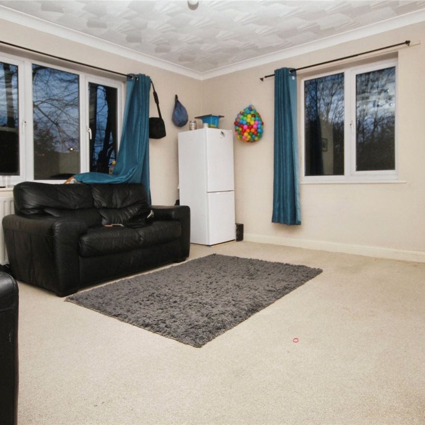 Dagnall Park, London, SE25 5EG - Photo 1
