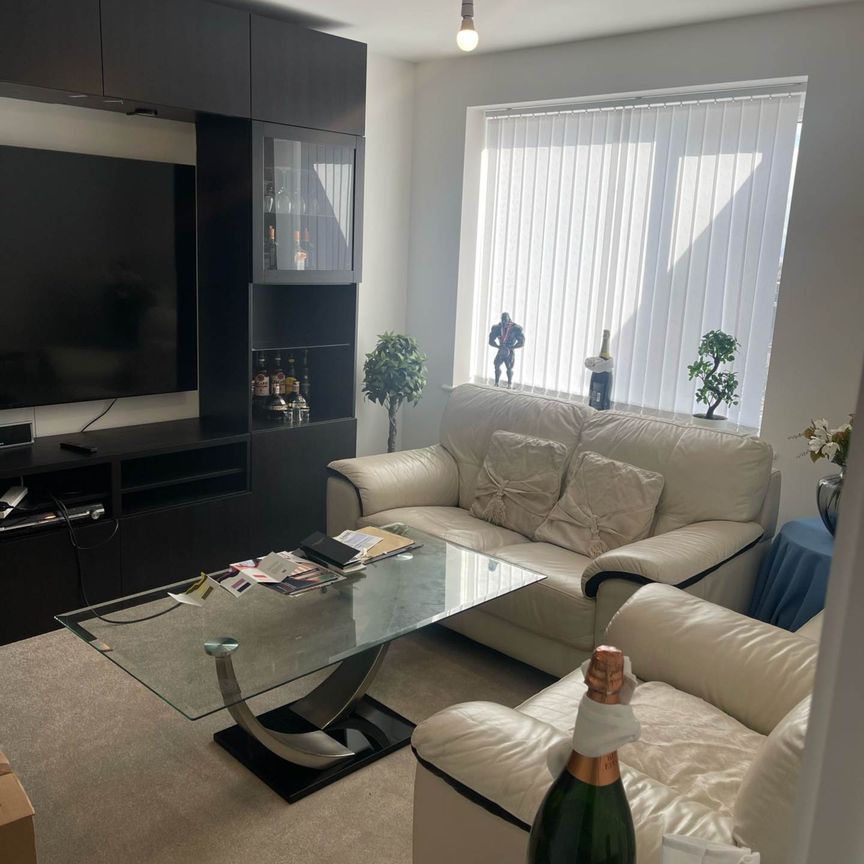 Price £700 pcm - Available Now - Furnished - Photo 1