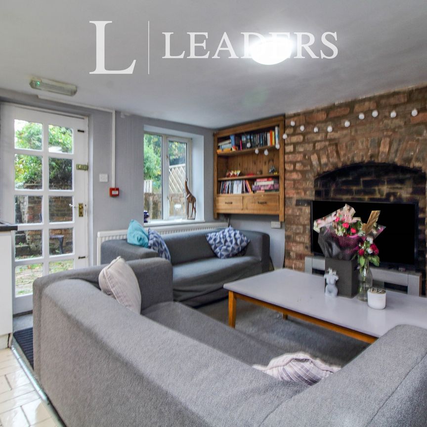 8 bedroom terraced to rent Chestnut Walk, Worcester, Worcestershire, WR1 - Photo 1