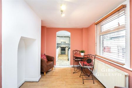 3 bedroom semi-detached house to rent - Photo 2