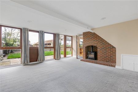 A large two bedroom character property in the popular and well connected village of Marcham. - Photo 5