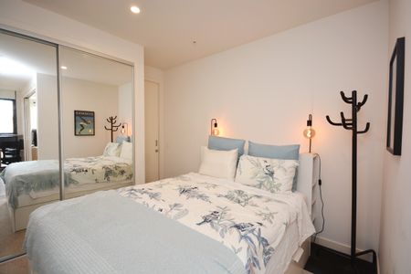 Spacious One Bedroom plus Study - Photo 3