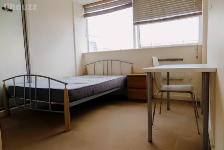 Entire Place·2B2B···12 Westside One,22 Suffolk Street - Photo 5