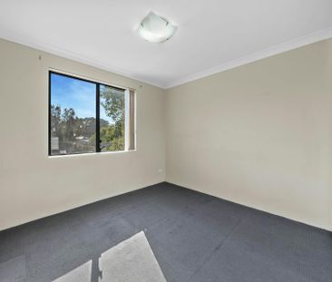 SPLIT LEVEL THREE BEDROOM IN A CENTRAL LOCATION - Photo 5