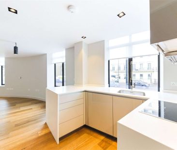 Savills Waterfront are delighted to present this newly renovated de... - Photo 2