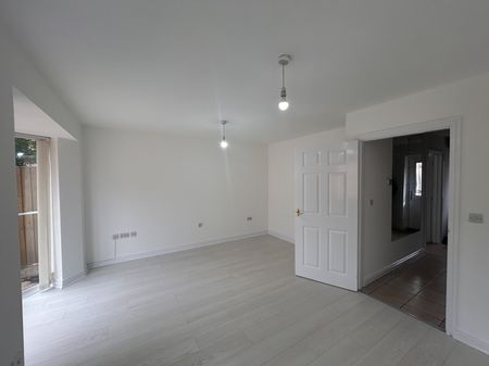 3 bedroom semi-detached house to rent - Photo 2