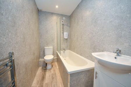 2 bed Flat for Rent - Photo 3