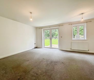 3 bedroom Semi-Detached House to let - Photo 3