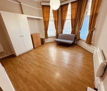 Studio to rent - Photo 2
