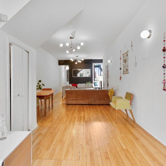 PLATEAU/MILE END/ADJ OUTREMONT | 3 CHAMBRES À COUCHER | 1300 PC | STATIONNEMENT EXT. - Photo 1