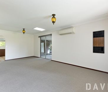 SPACIOUS FAMILY HOME WITH POOL! - Photo 2