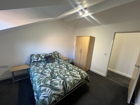 2 Bed Flat, Alexandra Park House, M16 - Photo 2