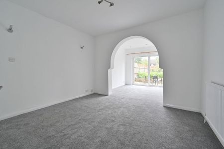 4 bedroom semi-detached house to rent - Photo 5