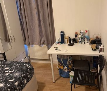 Room in a Shared House, Melrose Avenue, NW2 - Photo 1