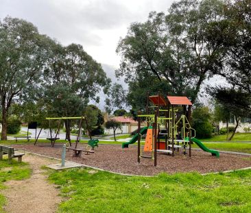 “Family home with surrounding Parklands” - Photo 2