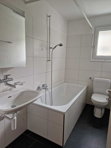 Charming 3-room apartment with balcony in quiet neighborhood - Photo 4
