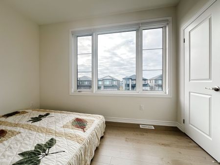 For Lease - 33 Del Ray Crescent, Wasaga Beach, Ontario - Photo 3