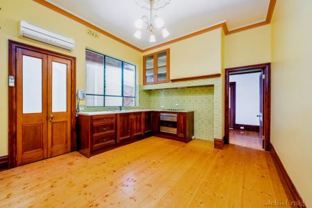 2 Bed, 1 Bath - Photo 5