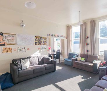 6 Bedroom Flat - New Addition Double Glazing for 2026 !! - Photo 2