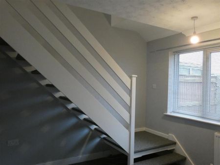 3 bedroom semi-detached bungalow to rent - Photo 2