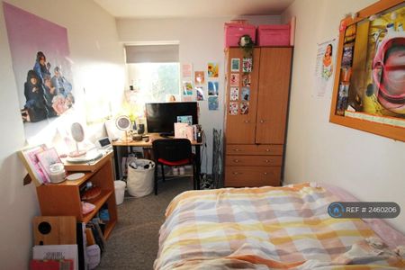 4 bedroom flat to rent - Photo 4