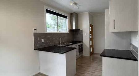 Modern 3 Bedroom Home in Prime MÃâ€Ãngere Location - Photo 2