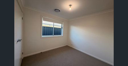 MODERN CAERLEON HOME - Photo 2