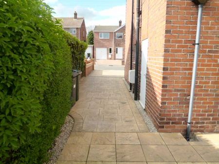 2 bedroom semi-detached house to rent - Photo 2