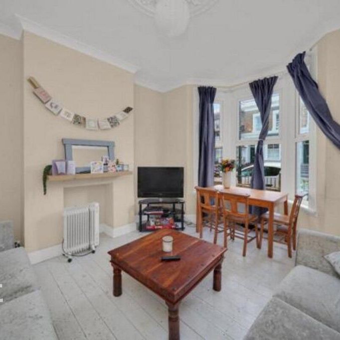 6 bedroom terraced house to rent - Photo 1