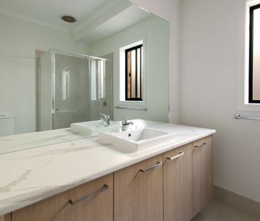 Spacious, Stylish, Modern Four Bedroom Home in Munno Para West! - Photo 6