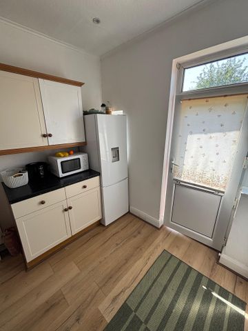 Spacious 3 bed detached bungalow to let in Orpington - Photo 2