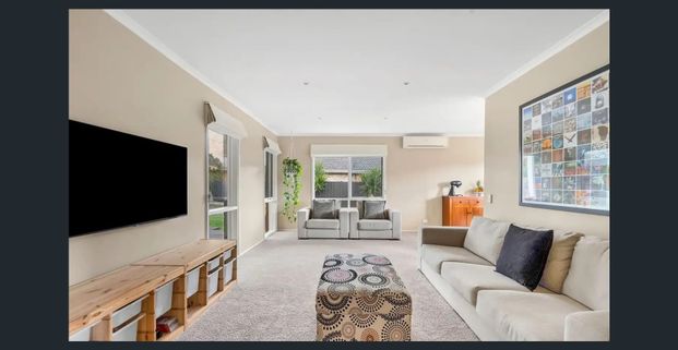 STUNNING HOME IN IDEAL LOCATION - Photo 1