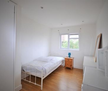 5 bedroom semi-detached house to rent - Photo 3