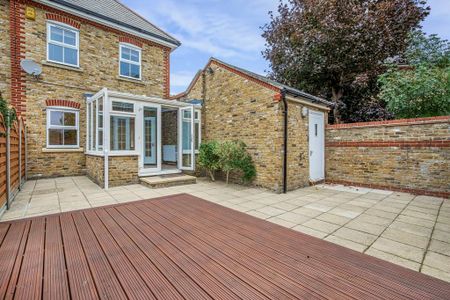 3 bedroom semi-detached house to rent - Photo 5