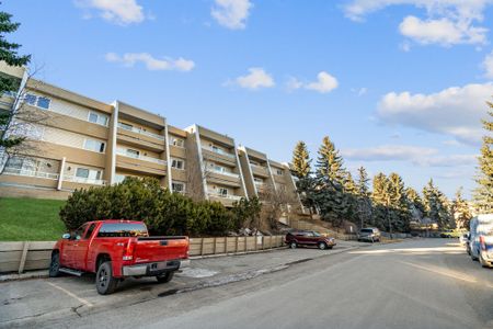 B - 2 Bedroom, 1 Bath - Photo 3