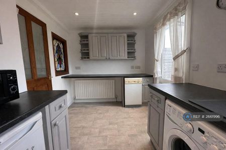 2 bedroom terraced house to rent - Photo 5