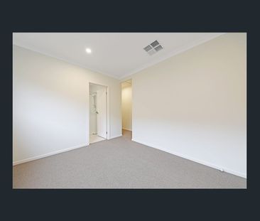 Spacious Family Home for Rent in Wallan - Photo 4