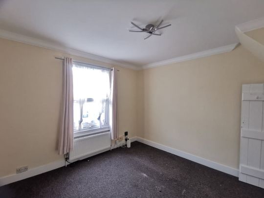 1 Bed Flat, Hart Street, RG1 - Photo 1