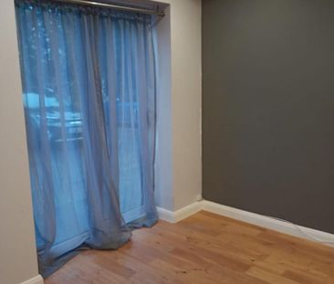1 bedroom mews to rent - Photo 6
