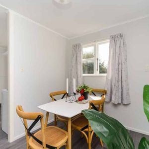 Feilding - 3 bedrooms - Photo 2