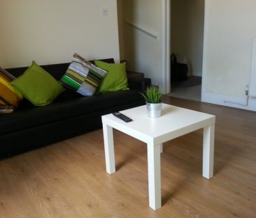 2 Bedroom Terraced To Rent in Nottingham - Photo 2