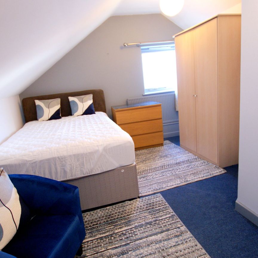 Room 5, 1 Montpellier Retreat, CHELTENHAM GL502XG - Photo 1