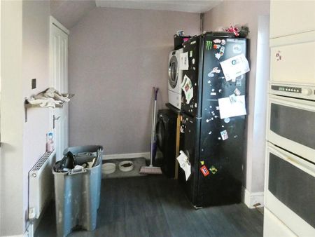 3 bedroom semi-detached house to rent - Photo 5