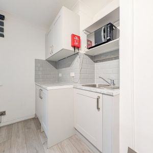 Studio Flat, Peacehaven, W3 - Photo 3
