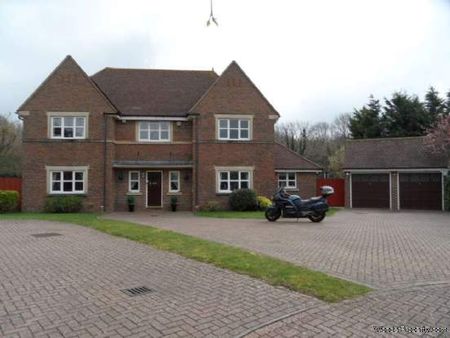 5 bedroom property to rent in Epsom - Photo 2