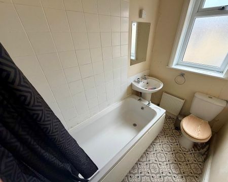 2 bedroom terraced house to rent - Photo 4