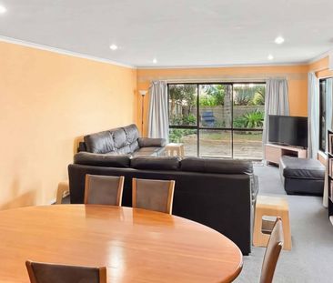Two bedroom gem in Flat Bush! - Photo 1
