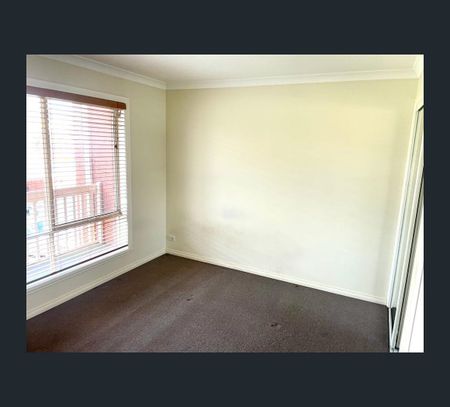 Charming Family Home in Roxburgh Park - Photo 3