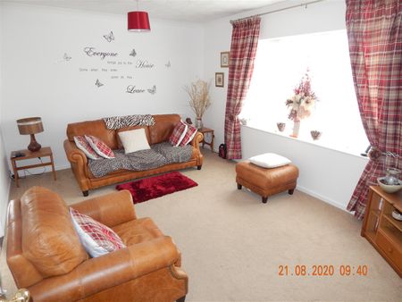 Forest View, Redditch - Photo 3